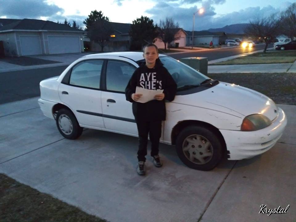 Jovem de 13 anos compra carro no Facebook e oferece-o à mãe