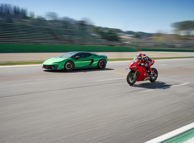 Lamborghini-vs-Ducati