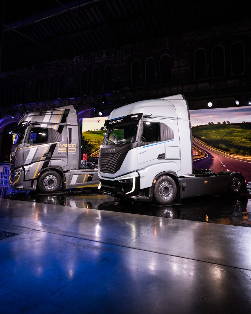IVECO-S-Way-Limited-Edition-Anniversario_IVECO-S-eWay-Artic_2-819x1024